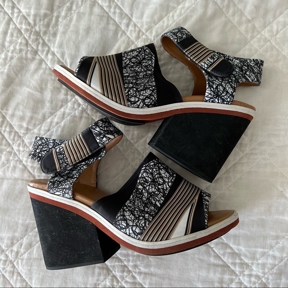 EUC Clover Canyon neoprene heel sandal black and white design, 6